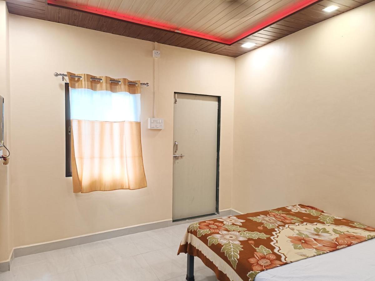Shree Nivas Home Stay Srīvardhan Kültér fotó